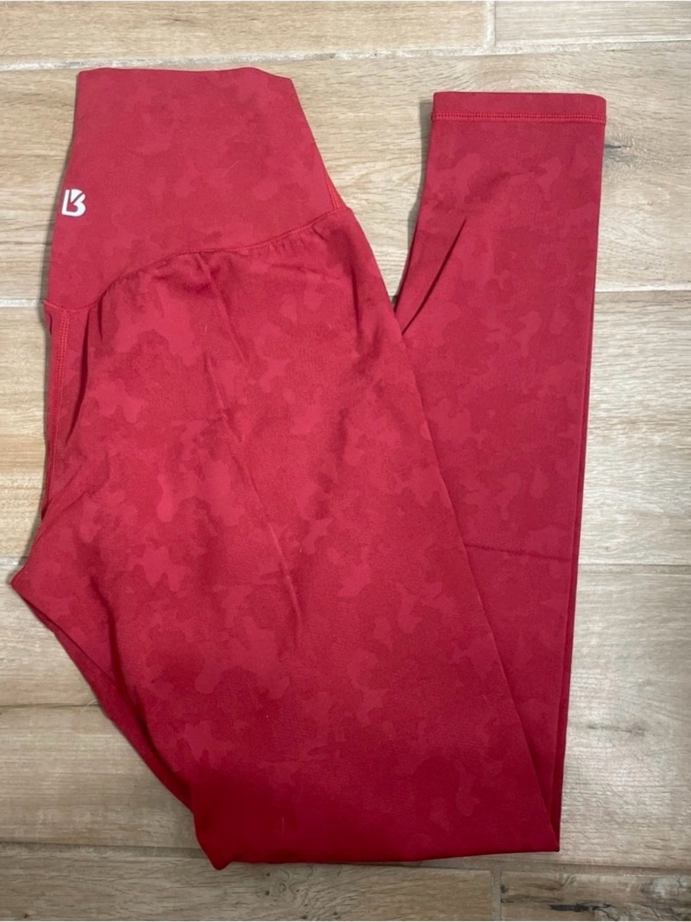 SOLD Buffbunny V-Neck Sports Bra and Legging Set - Red Camo - Picture 3 of 6